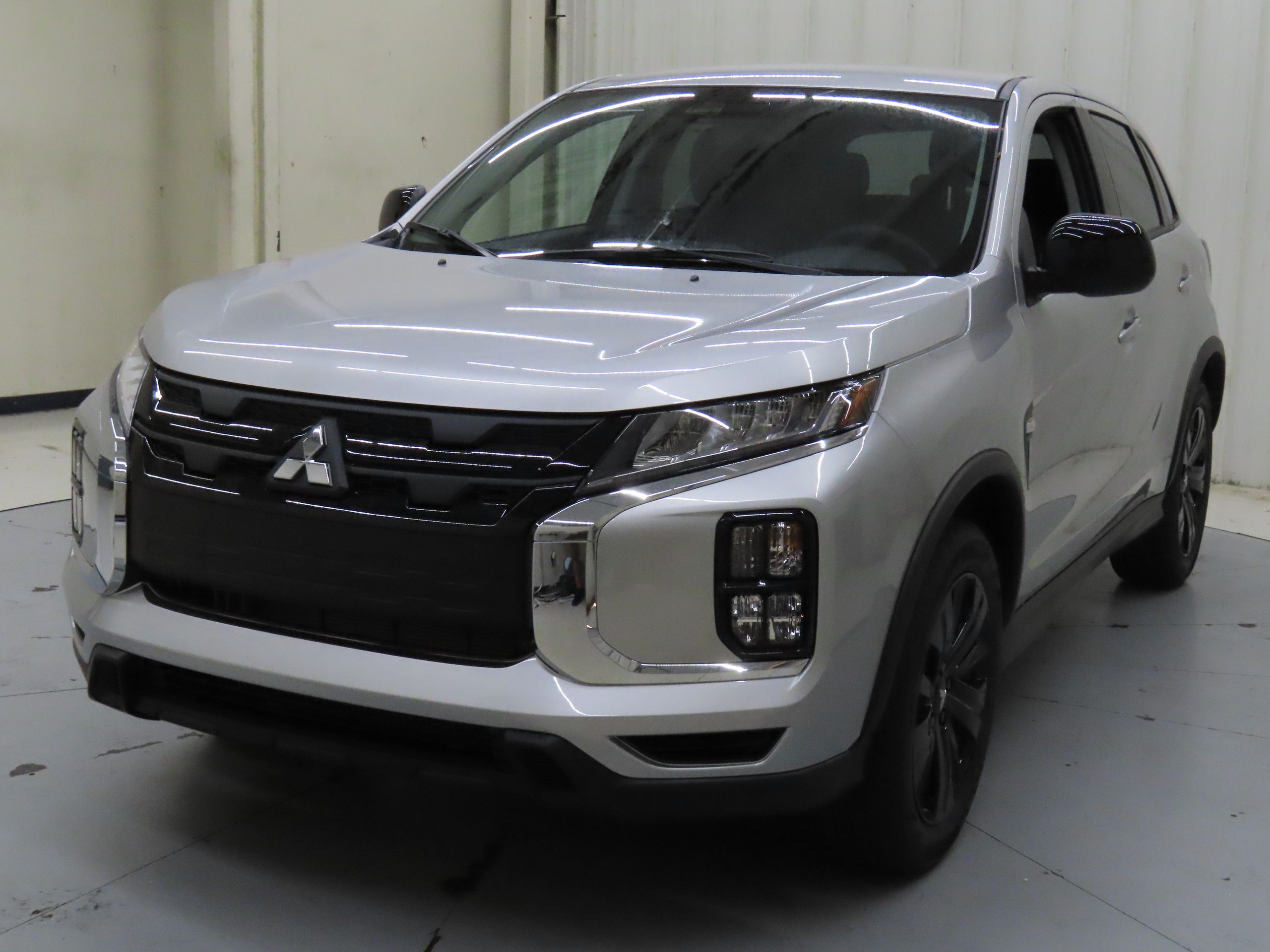 2025 Mitsubishi Outlander Sport LE photo 4