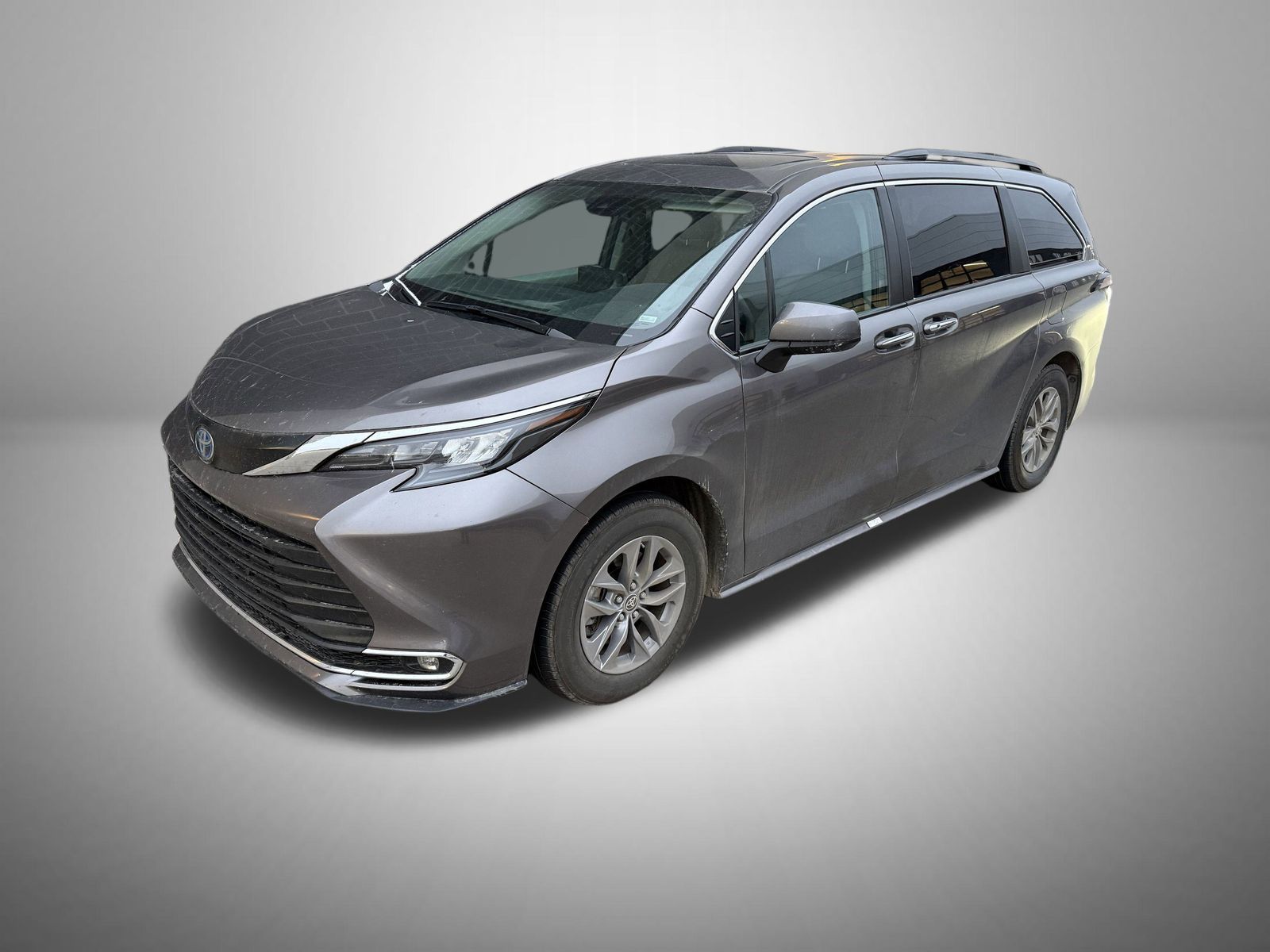 2024 Toyota Sienna XLE's photo
