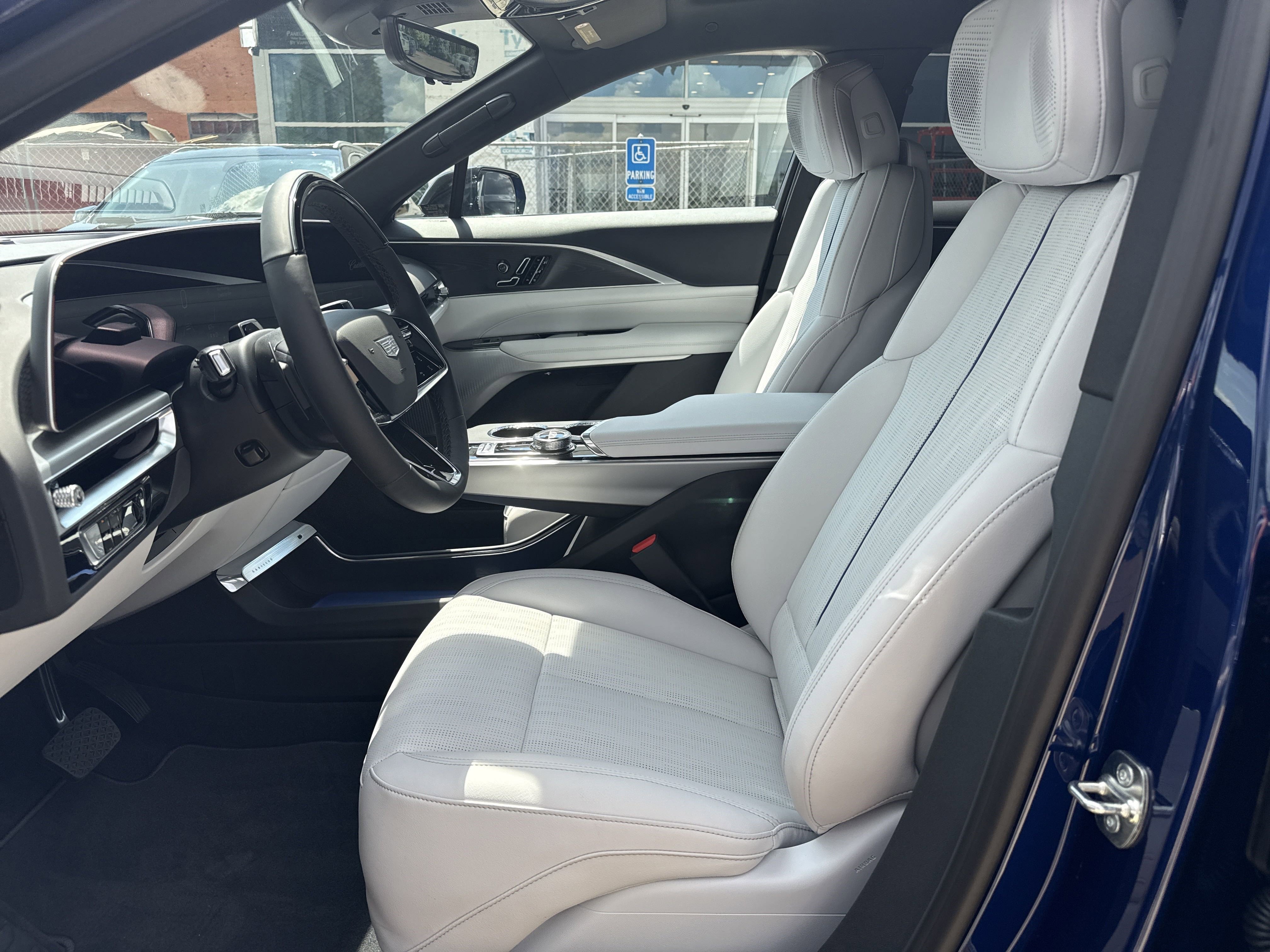 2025 Cadillac Lyriq Sport photo 9