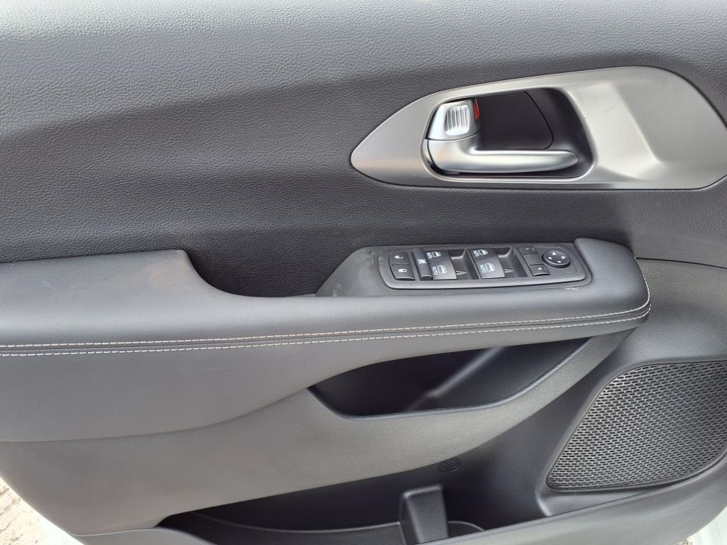 2026 Chrysler Voyager LX photo 6