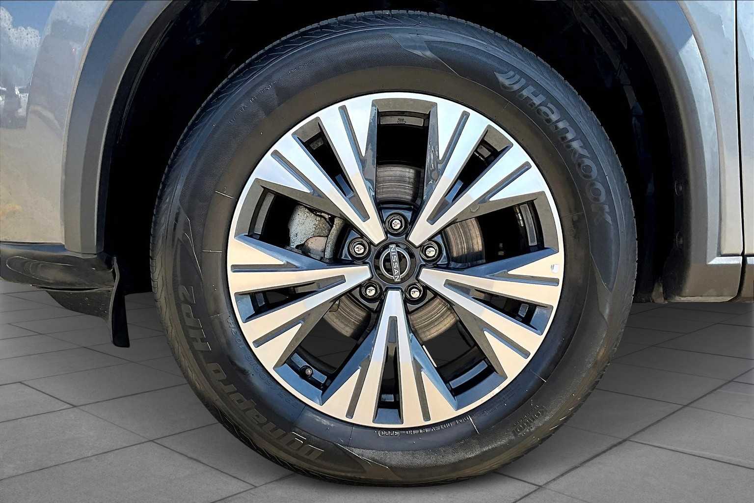 2023 Nissan Rogue SV photo 6