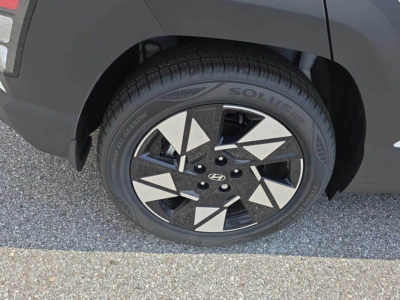 2025 Hyundai Kona SEL photo 7