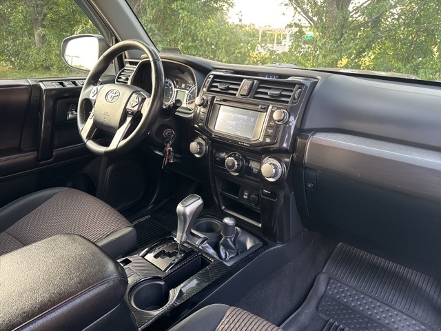 2018 Toyota 4Runner TRD Off-Road photo 17