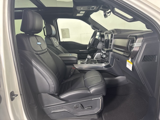 2025 Ford F-150 Platinum photo 4