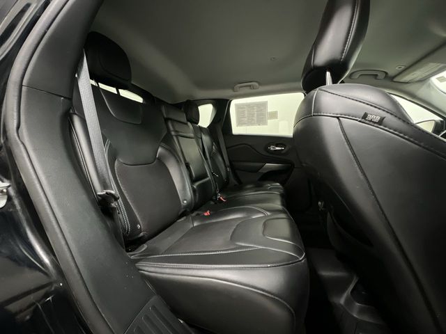 2019 Jeep Cherokee Latitude photo 21
