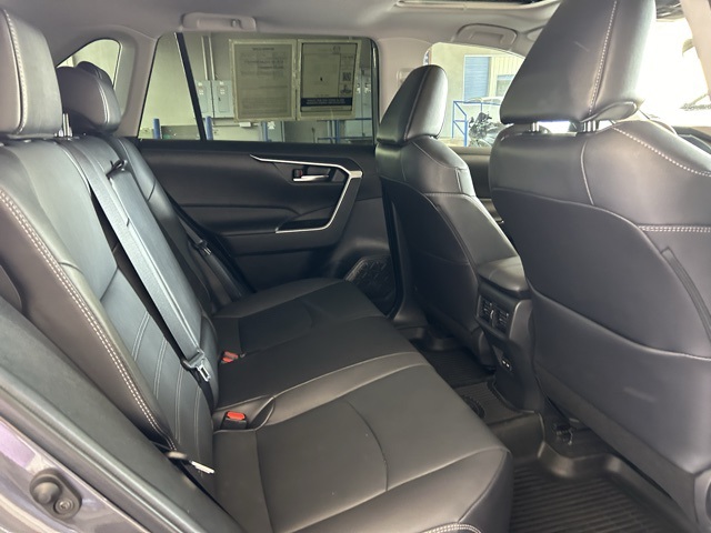 2022 Toyota RAV4 XLE Premium photo 17