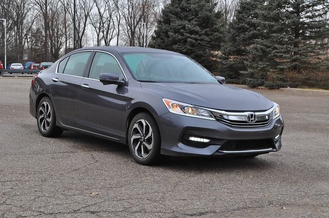 2017 Honda Accord EX's photo