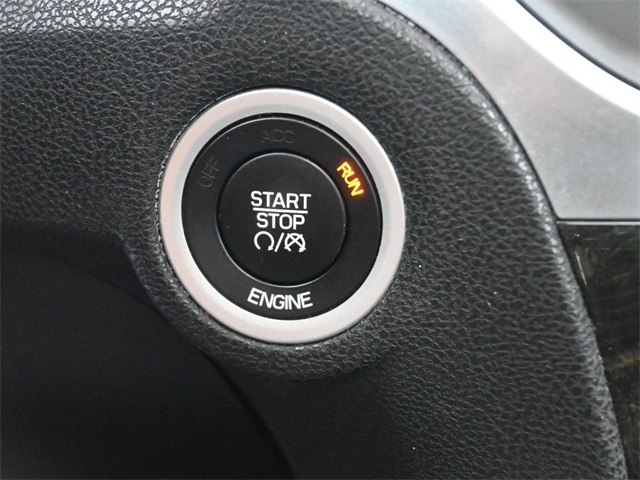 2016 Chrysler 300 C photo 3