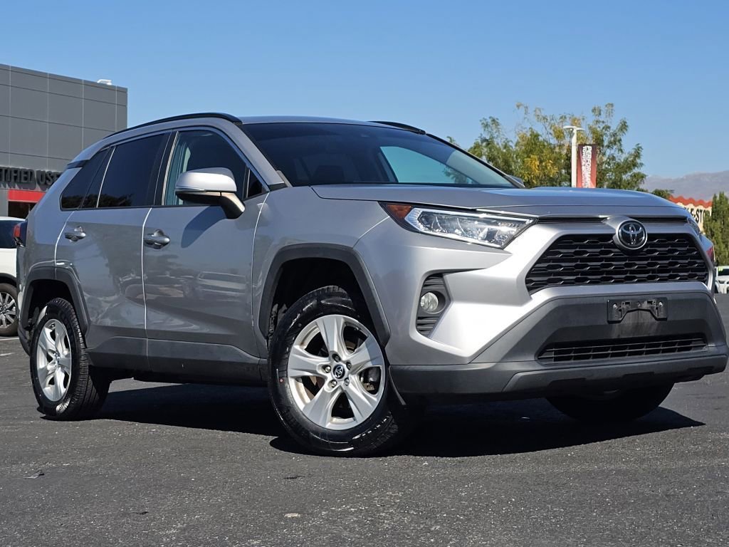 2019 Toyota RAV4 XLE photo 2