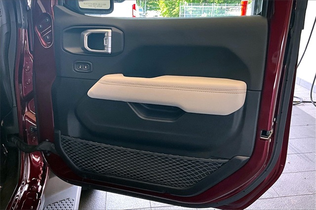 2021 Jeep Gladiator High Altitude photo 22