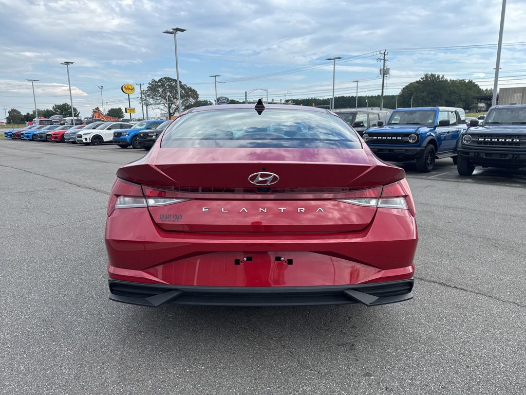2023 Hyundai Elantra SEL photo 4