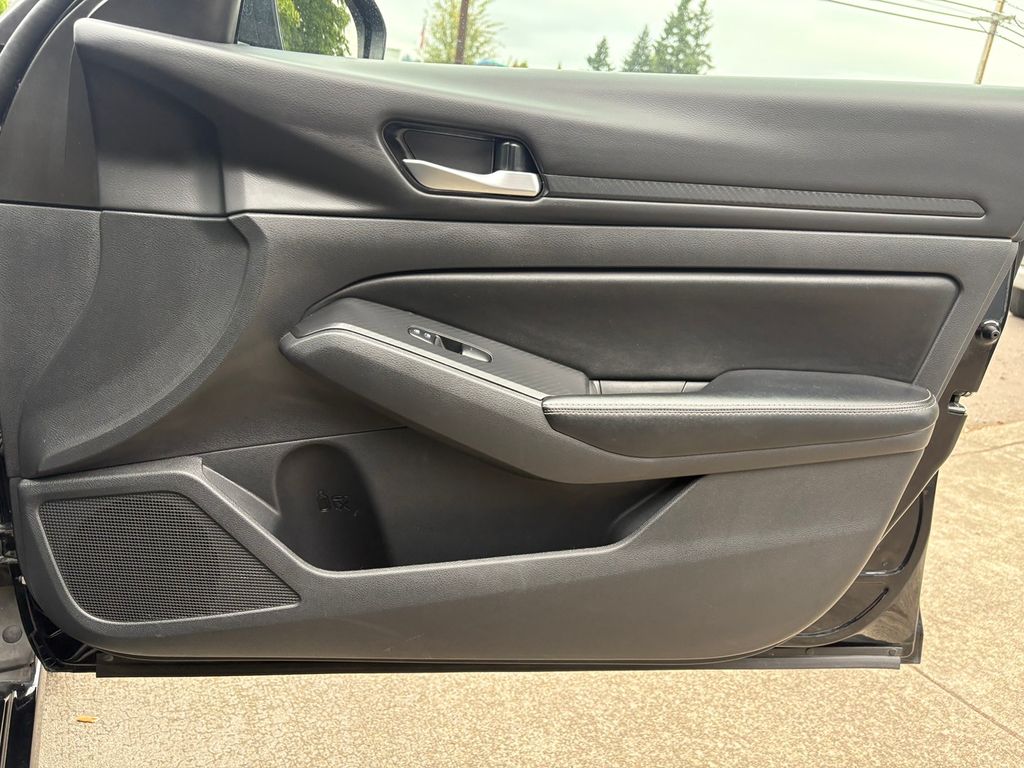 2024 Nissan Altima 2.5 SV photo 25