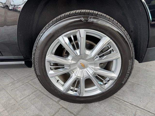 2021 Chevrolet Suburban High Country photo 3
