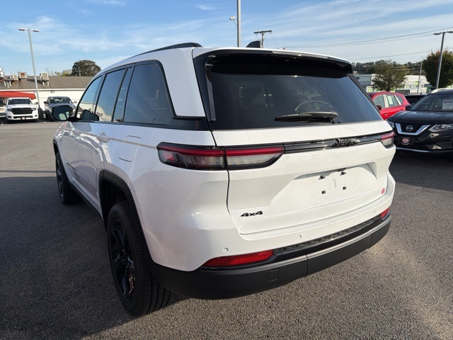 2025 Jeep Grand Cherokee Altitude photo 4