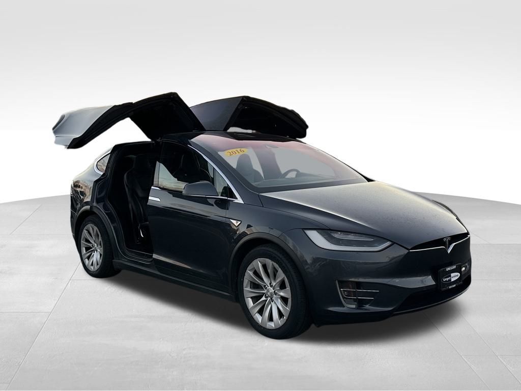 2016 Tesla Model X 75D photo 3
