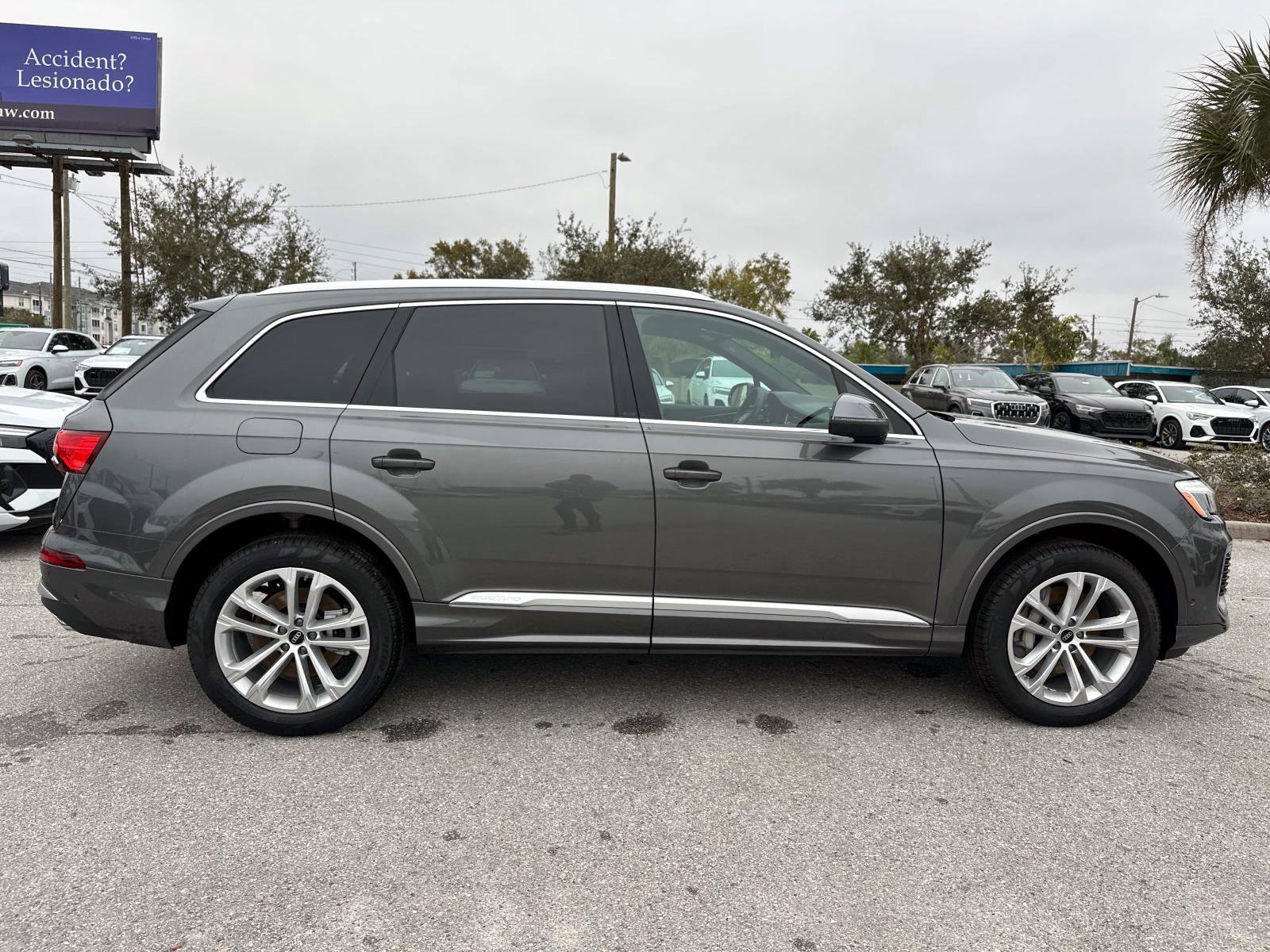 2025 Audi Q7 45 Premium photo 3