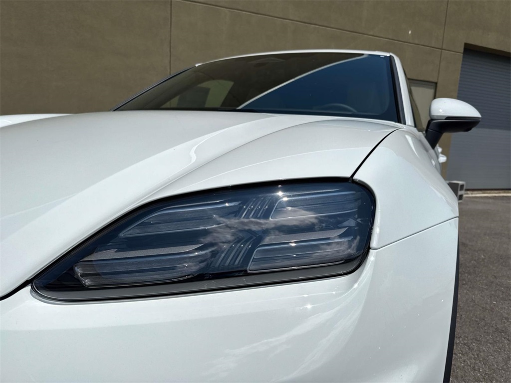 2025 Porsche Macan Electric photo 5