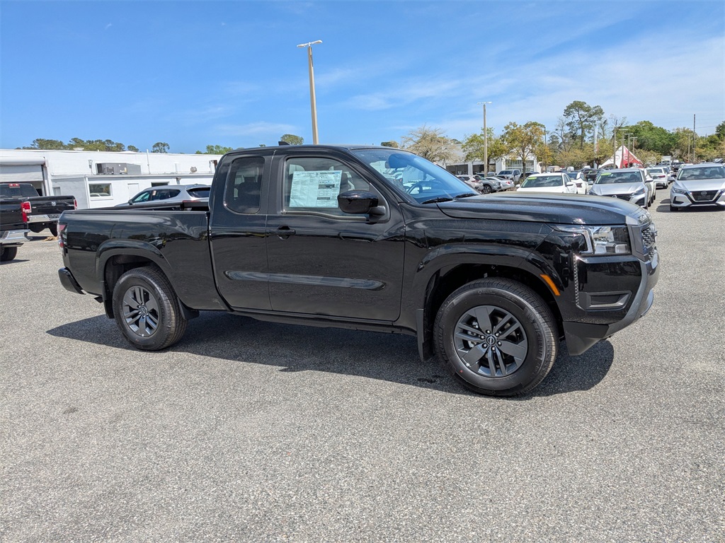 2025 Nissan Frontier SV photo 2