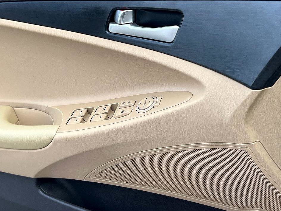 2013 Hyundai Sonata GLS photo 17