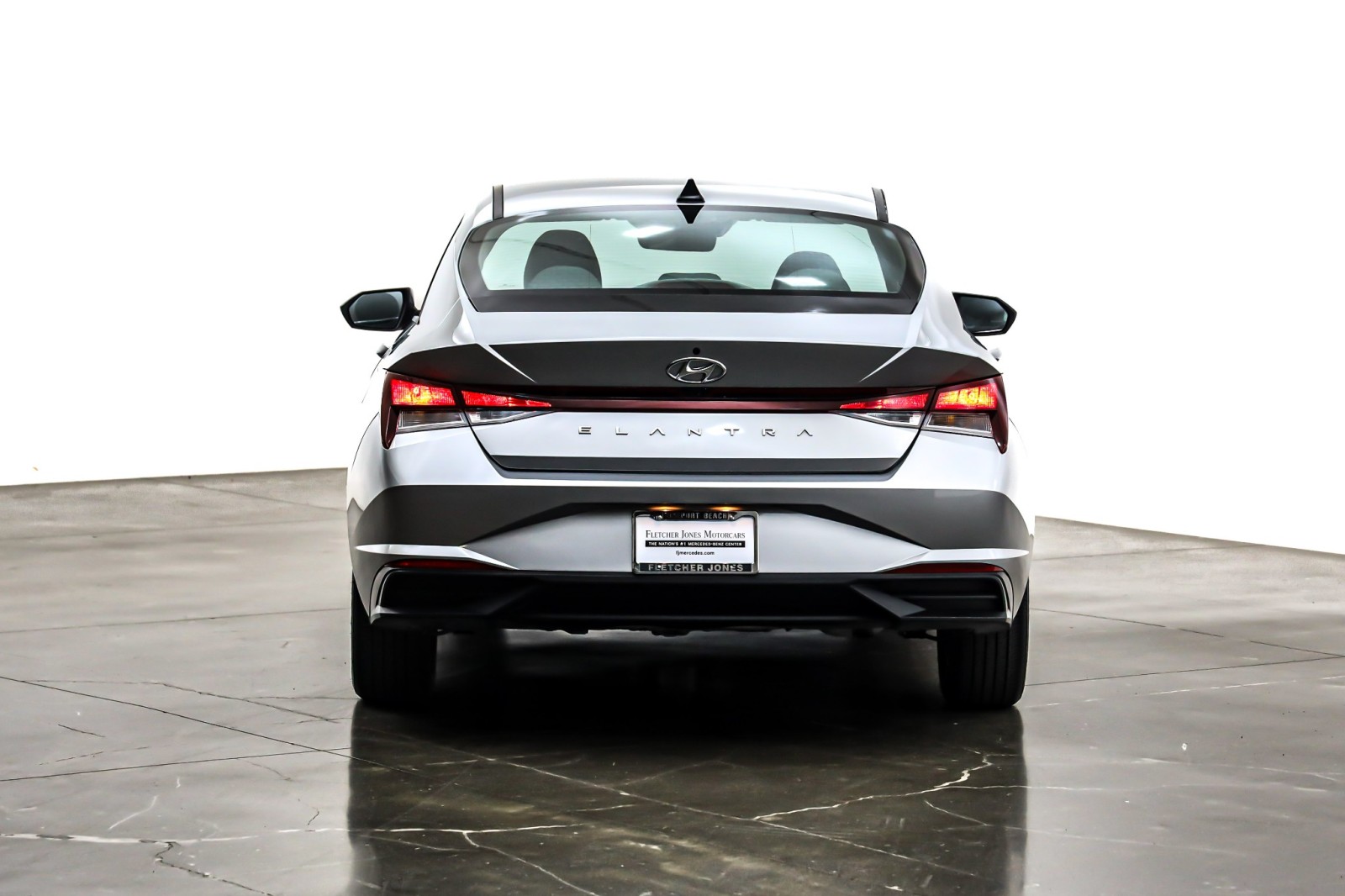 2023 Hyundai Elantra SEL photo 3