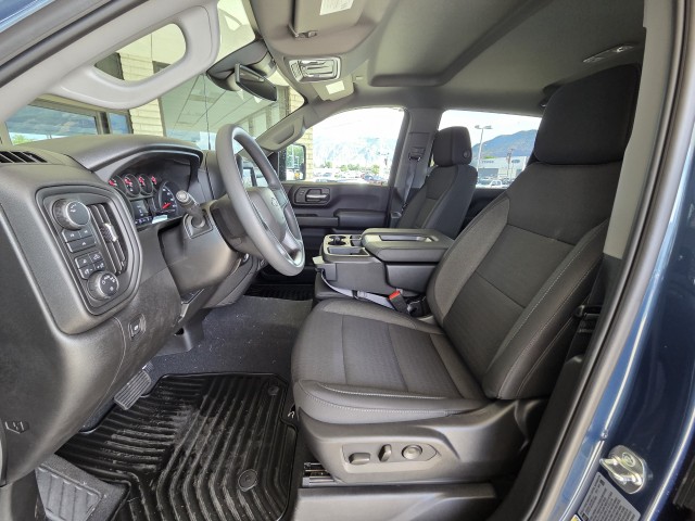 2025 Chevrolet Silverado 2500HD Custom photo 15