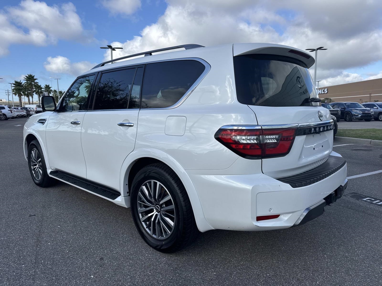 2023 Nissan Armada SL photo 4