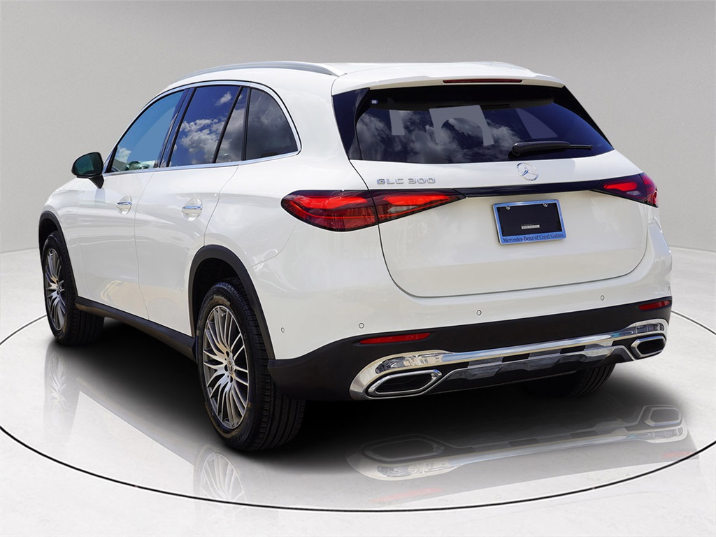 2025 Mercedes Benz GLC 300 photo 4