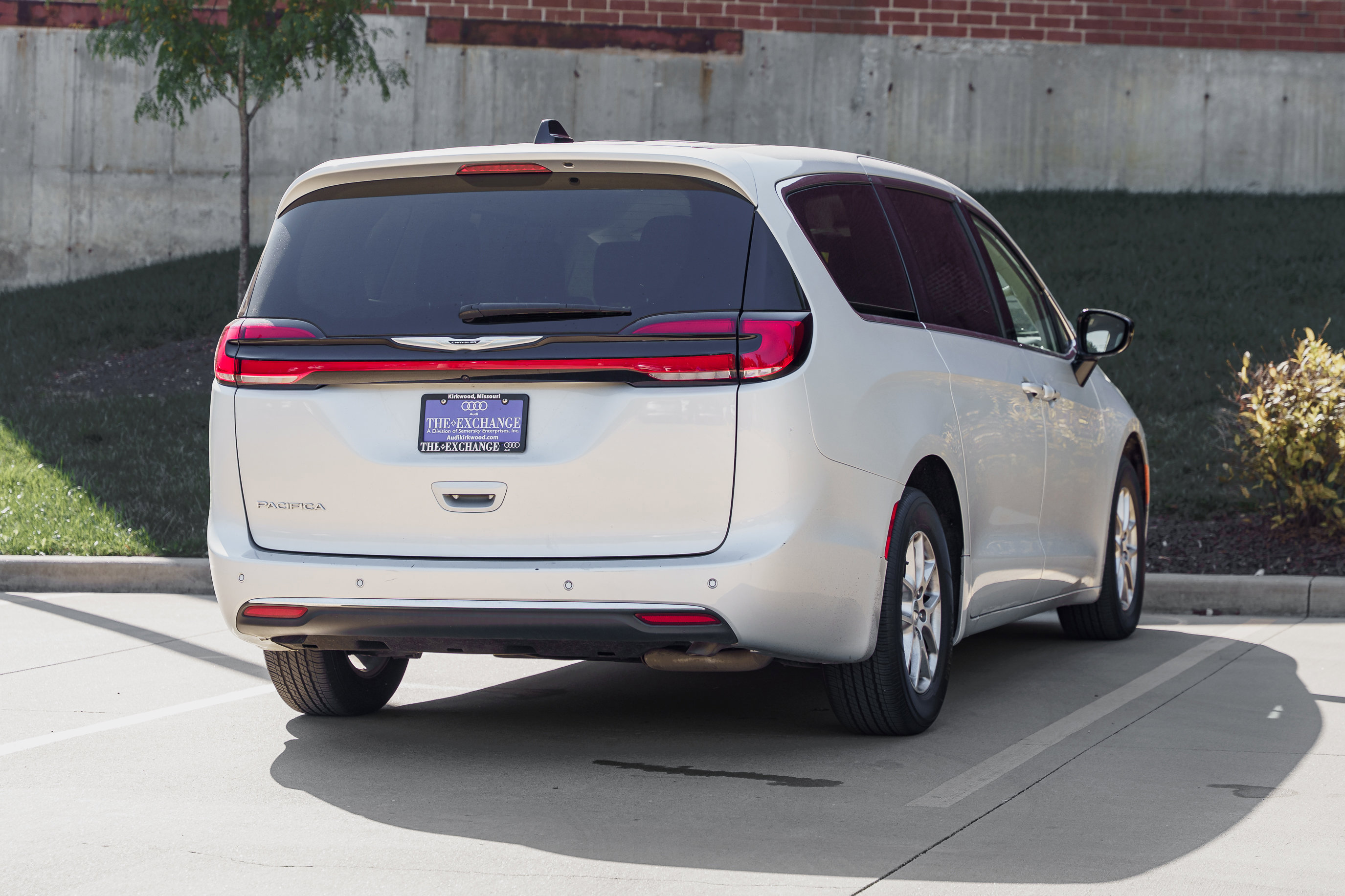 2024 Chrysler Pacifica Touring L photo 4