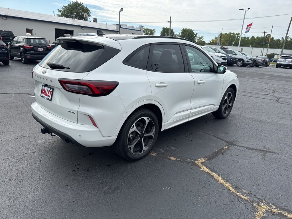 2023 Ford Escape ST-Line Select photo 3