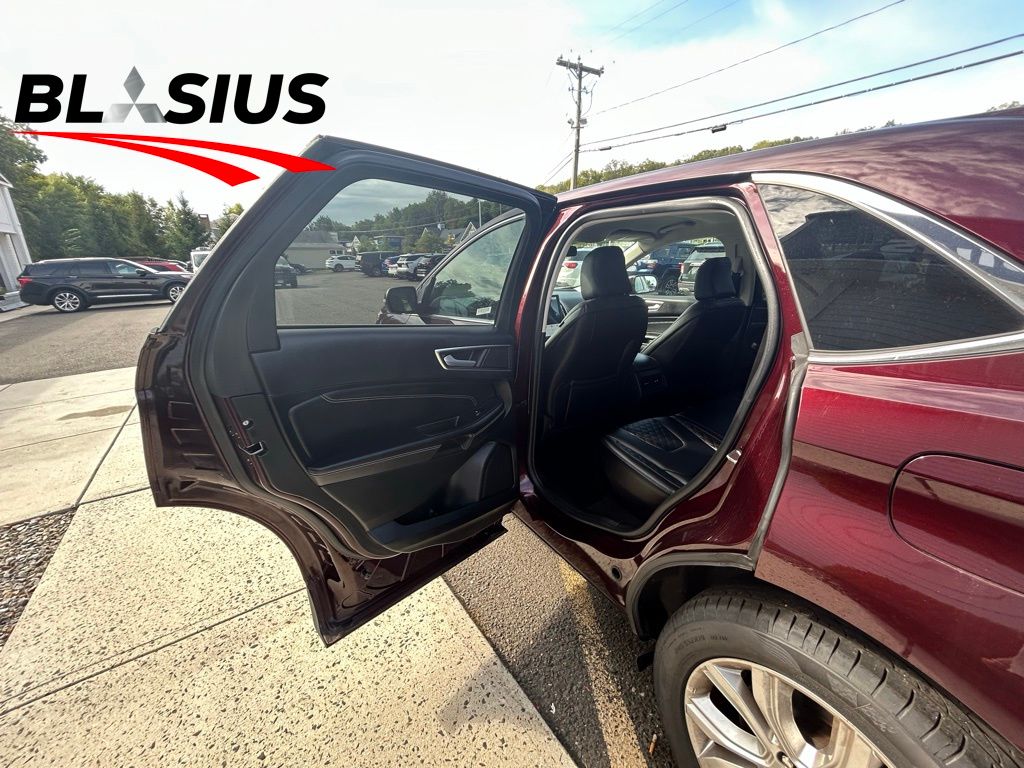 2023 Ford Edge Titanium photo 10