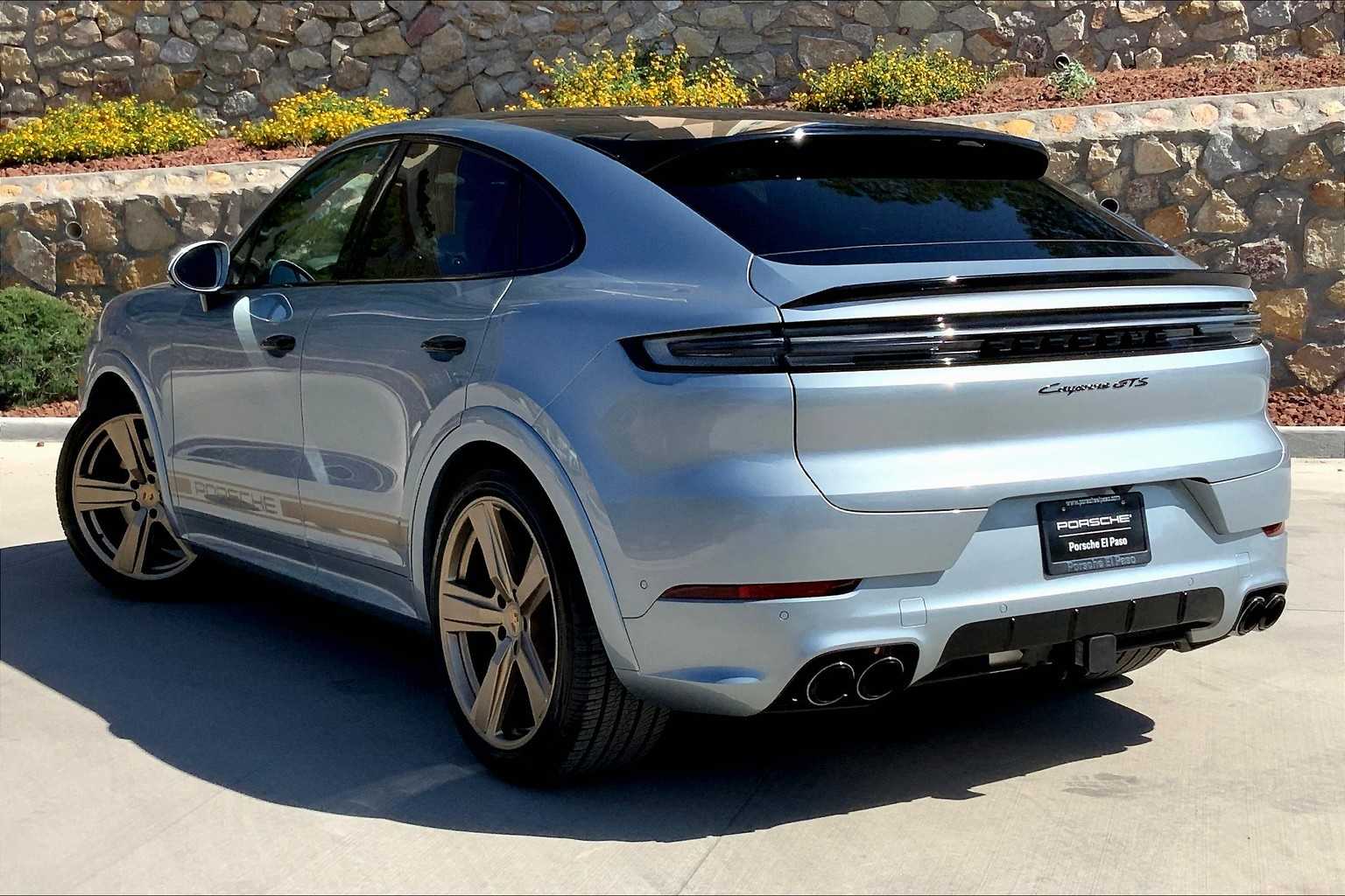 2025 Porsche Cayenne GTS Coupe photo 3