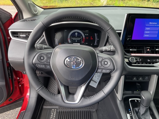 2025 Toyota Corolla Cross XLE photo 17