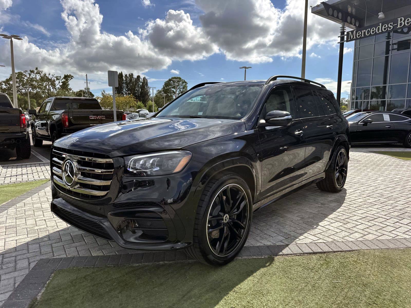 2026 Mercedes Benz GLS 450 4MATIC photo 6
