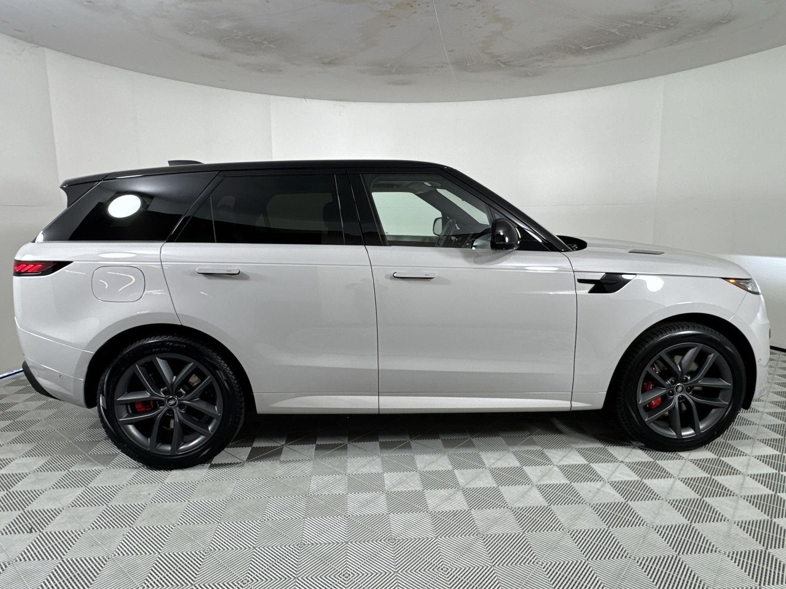 2025 Land Rover Range Rover Sport SE photo 4