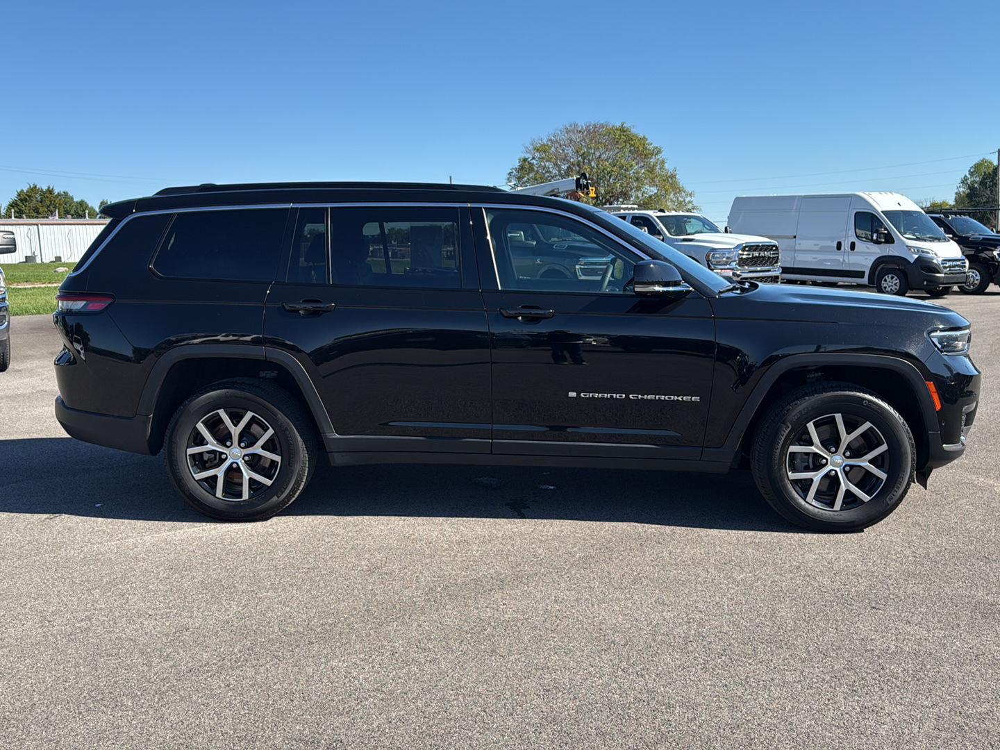2024 Jeep Grand Cherokee Limited photo 2
