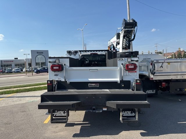 2024 Chevrolet Silverado 6500HD Work Truck photo 4