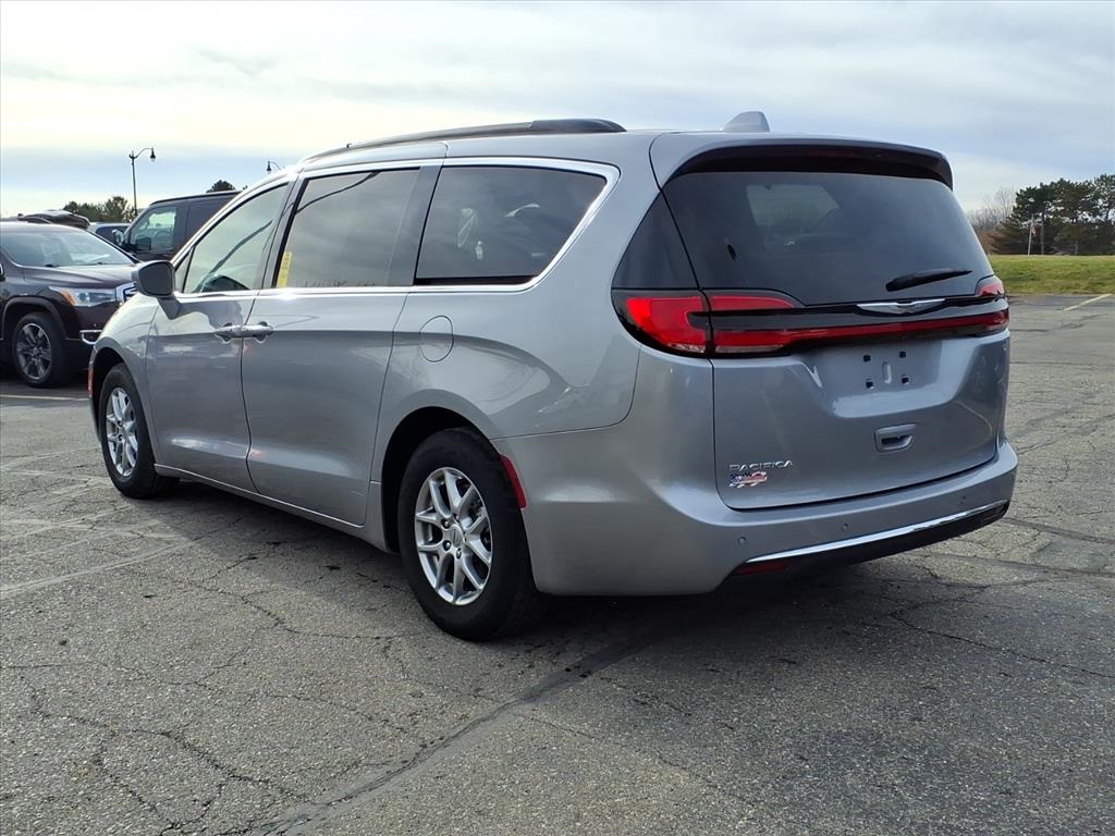 2021 Chrysler Pacifica Touring photo 3