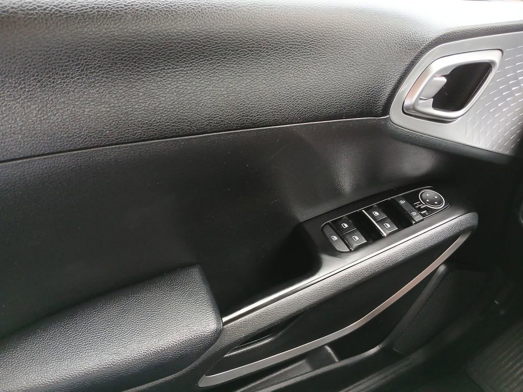 2023 Kia Soul LX photo 18