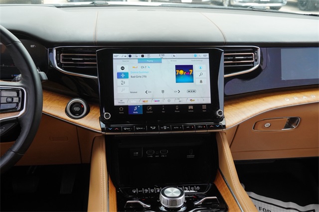 2023 Jeep Grand Wagoneer III photo 14