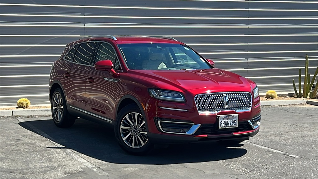 Used 2019 Ruby Red Metallic Tinted Clearcoat Lincoln Select image 1