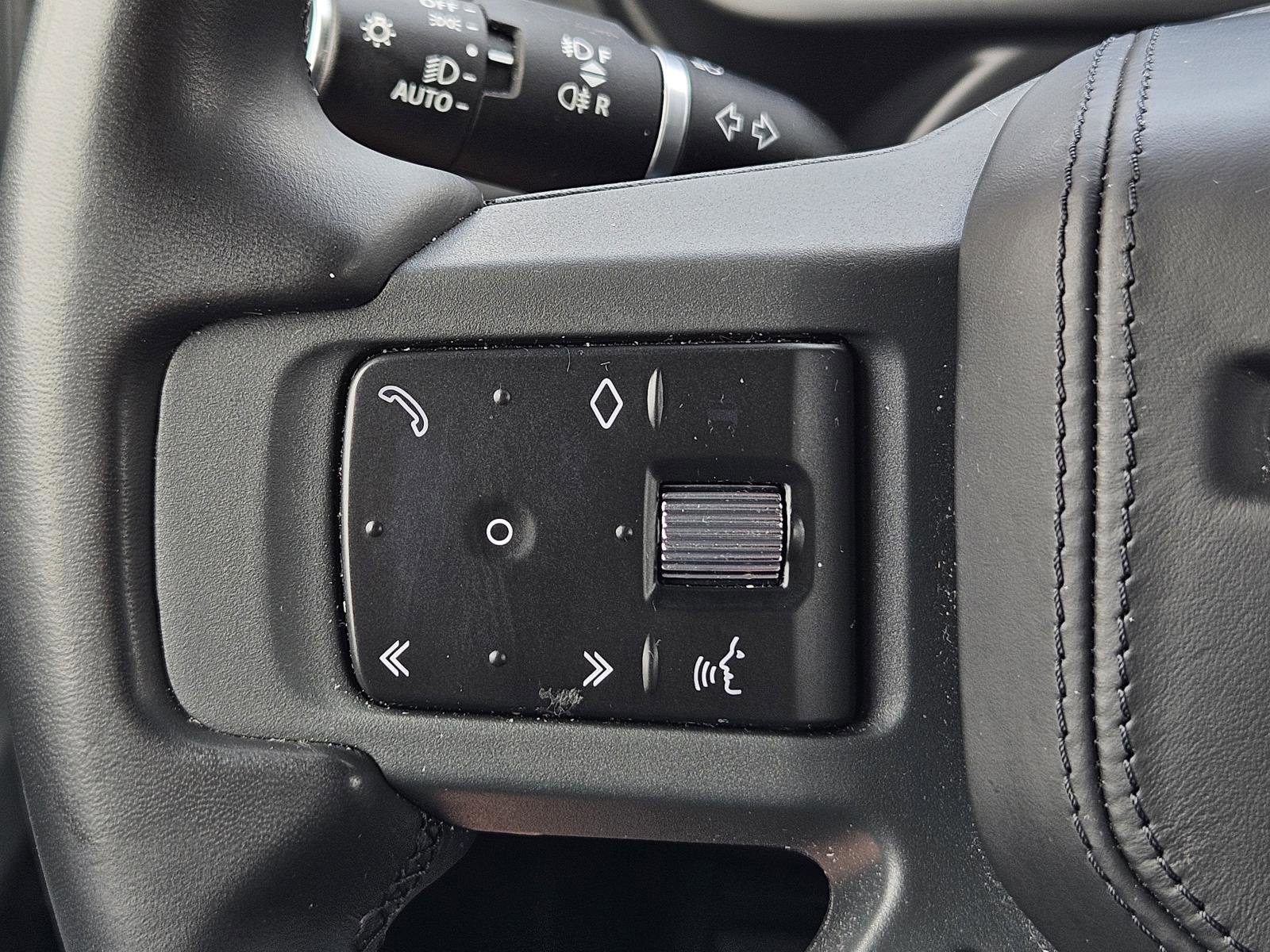 2023 Land Rover Defender X-Dynamic SE photo 14