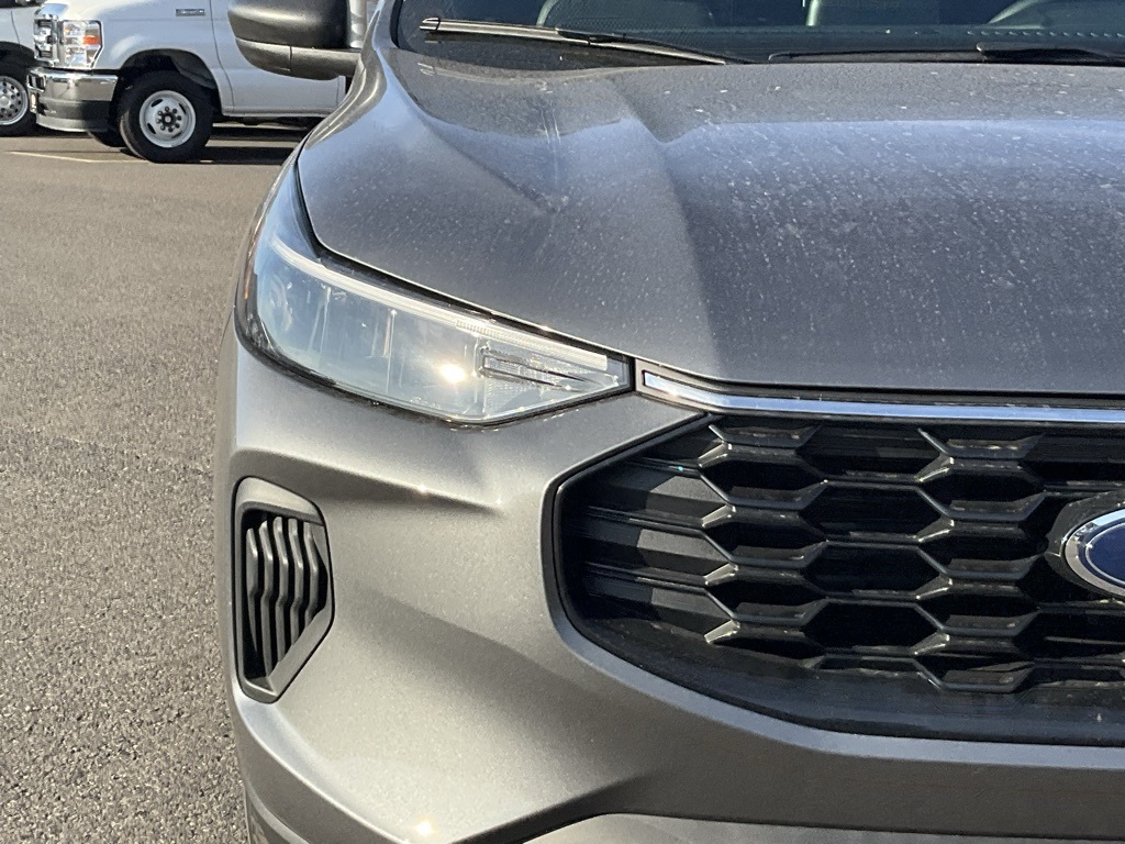 2026 Ford Escape ST-Line photo 2