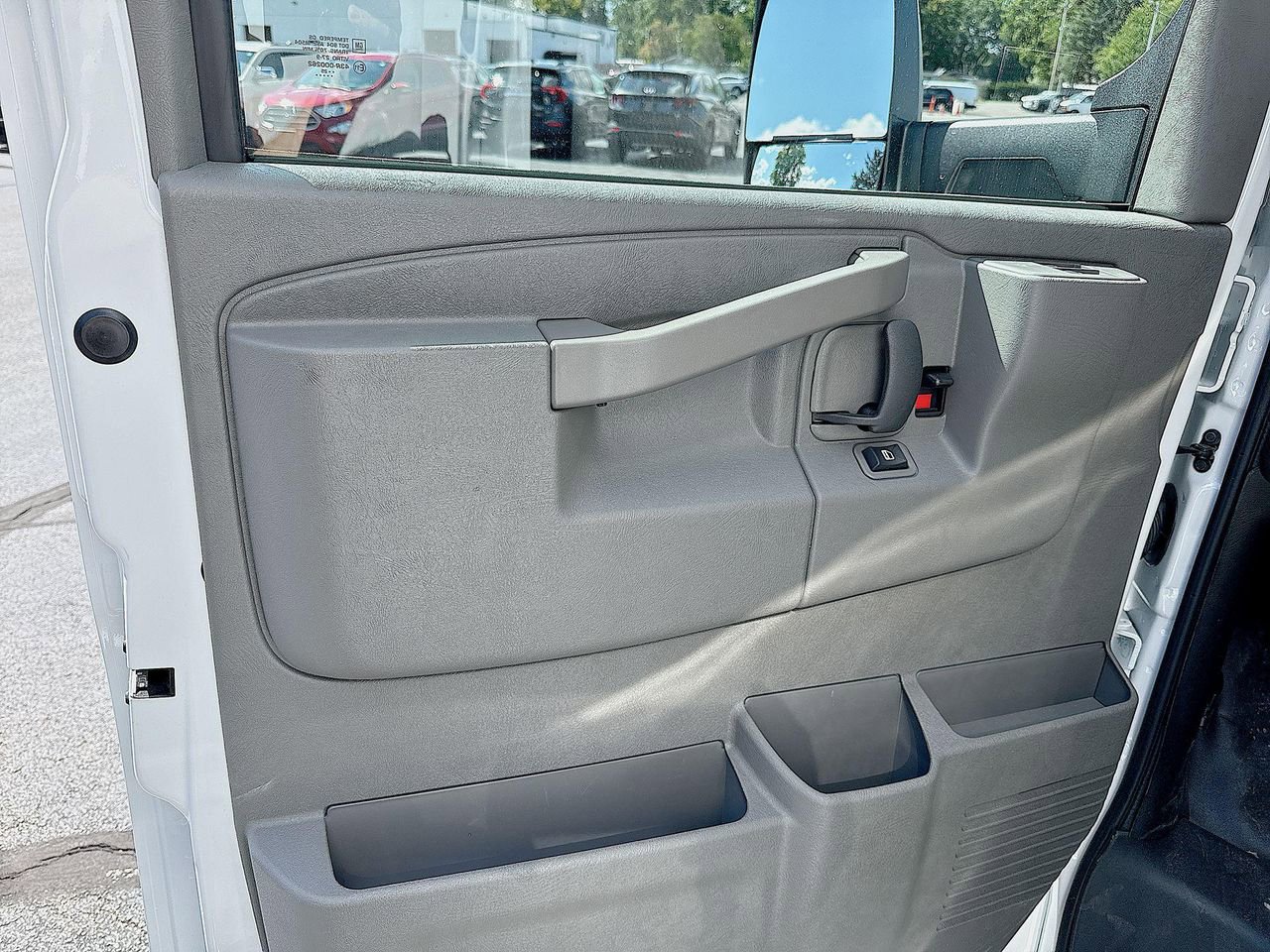2025 Gmc Savana Cutaway photo 19