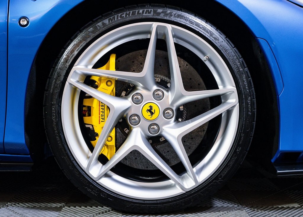 2023 Ferrari F8 Spider Base photo 15