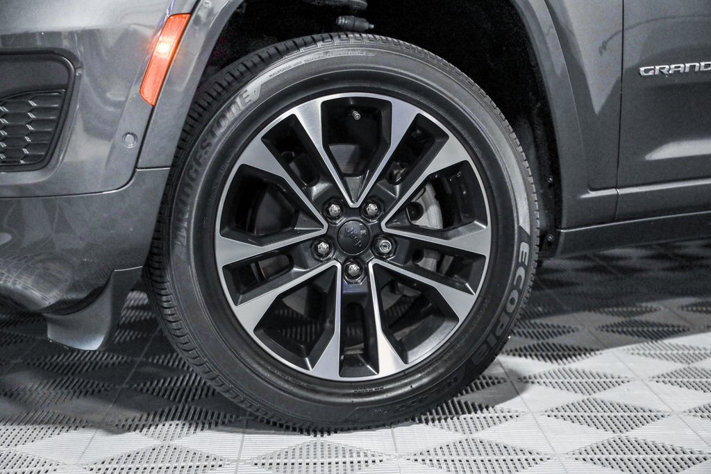 2022 Jeep Grand Cherokee Overland photo 14