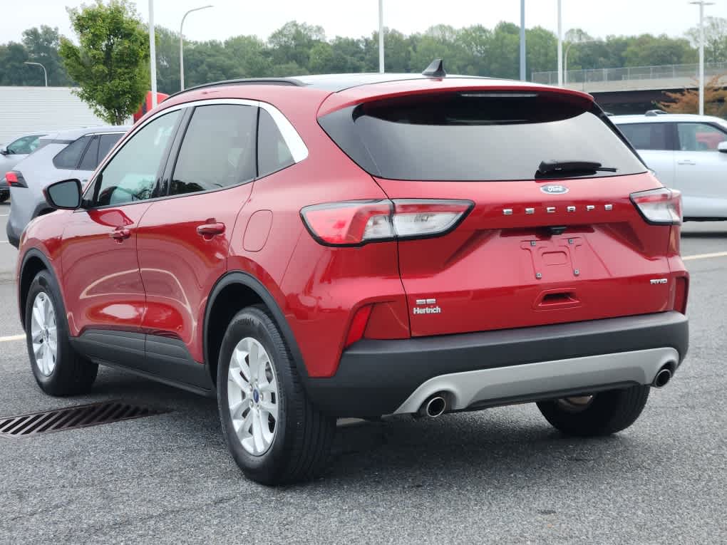 2021 Ford Escape SE Sport photo 3