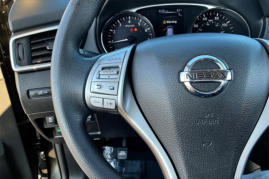 2016 Nissan Rogue SV photo 17