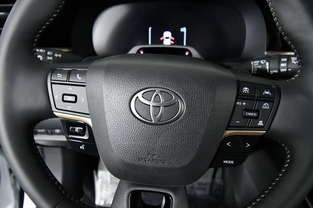 2025 Toyota Crown Signia Limited photo 2