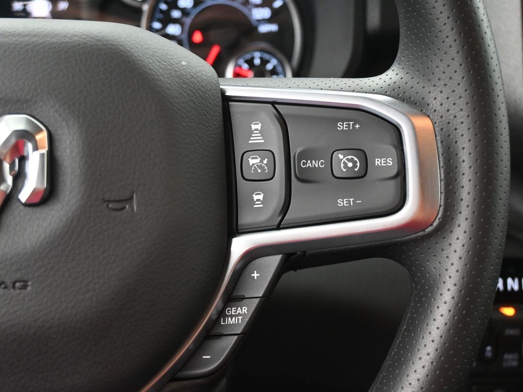 2025 Ram 1500 Tradesman photo 2