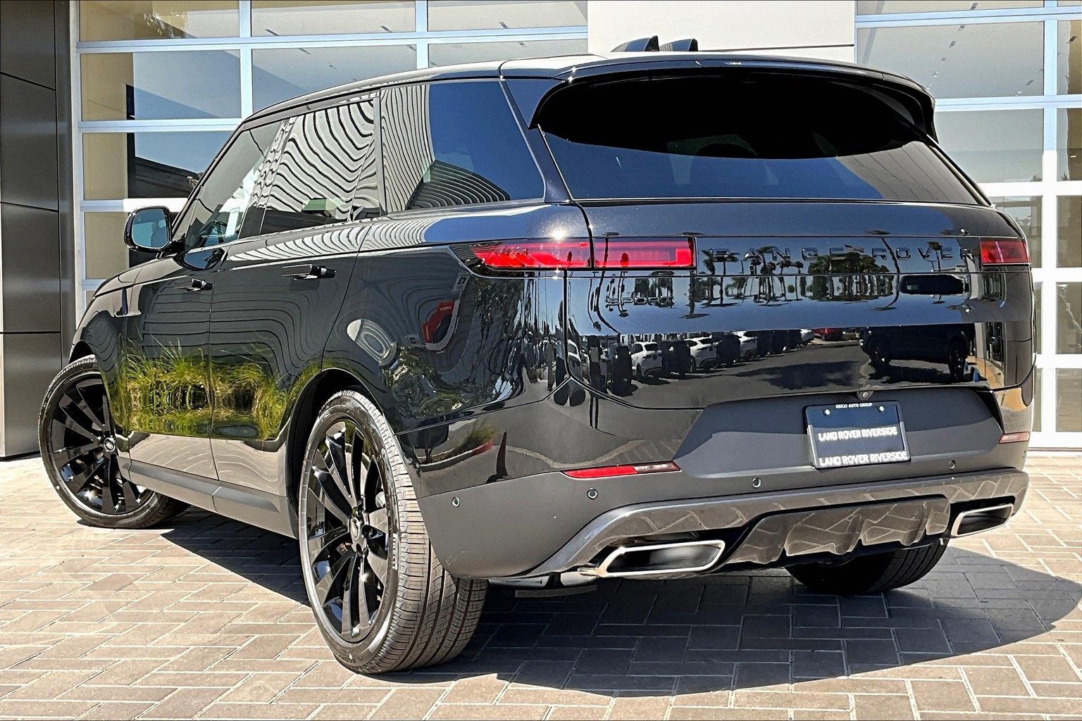 2025 Land Rover Range Rover Sport SE photo 2